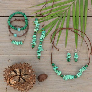 Omslag halsketting van tagua en acai - Natalia groen from MoreThanHip