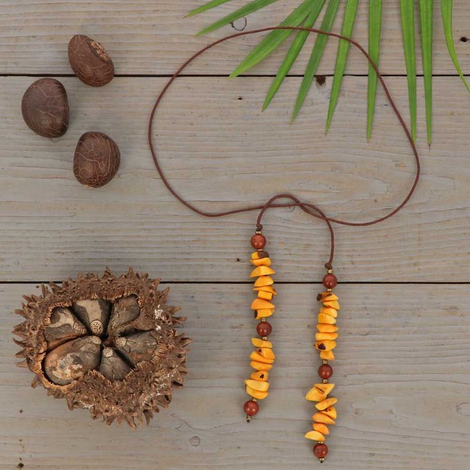 Omslag halsketting van tagua en acai - Natalia oker/bruin from MoreThanHip