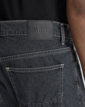 John Mid Straight - Medium Black from Mud Jeans