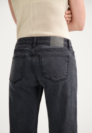 Carry Mid Straight - Black Vintage from Mud Jeans