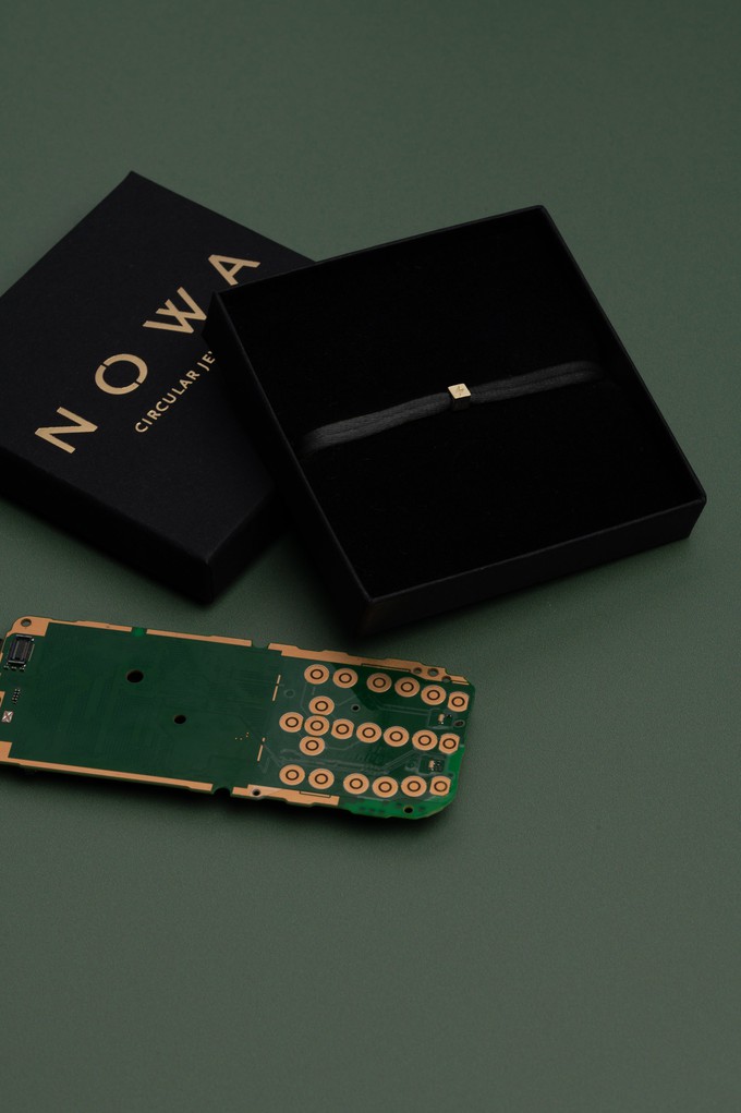 Recharge yourself armband goud from Nowa