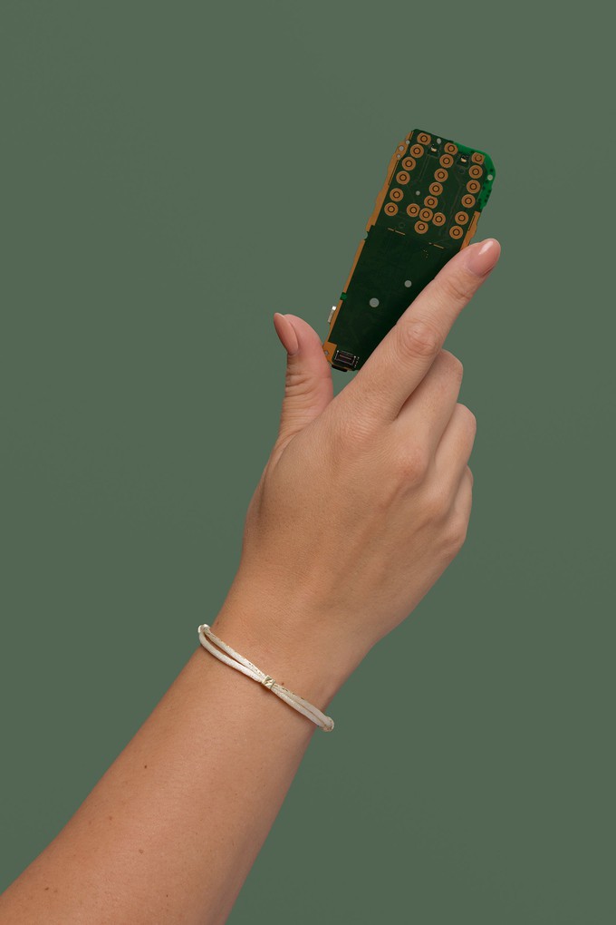 Recharge yourself armband goud from Nowa