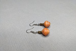 Pearl earrings made of recycled paper "Happy Bead" from PEARLS OF AFRICA