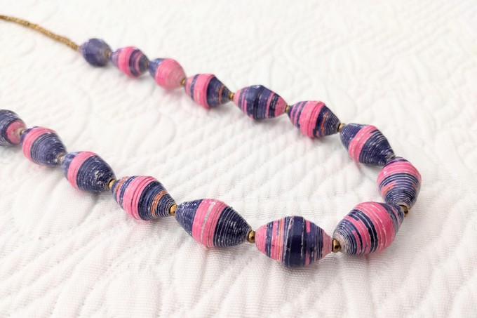 Timeless, chic, sustainable necklace with recycled paper beads "Hellen" from PEARLS OF AFRICA