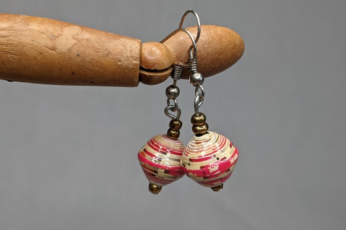 Pearl earrings made of recycled paper "Happy Bead" from PEARLS OF AFRICA