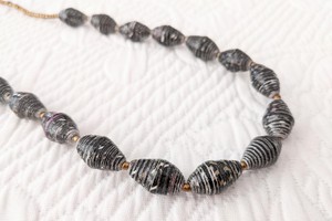 Timeless, chic, sustainable necklace with recycled paper beads "Hellen" from PEARLS OF AFRICA