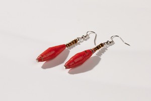 Paper pearl earrings "Happy Lupita" from PEARLS OF AFRICA