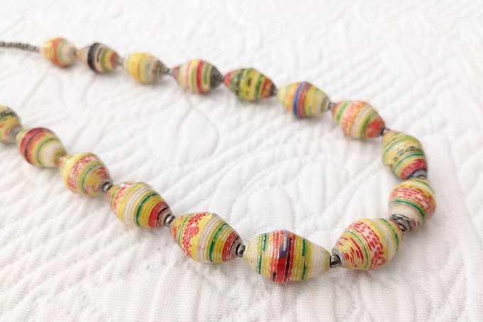 Timeless, chic, sustainable necklace with recycled paper beads "Hellen" from PEARLS OF AFRICA