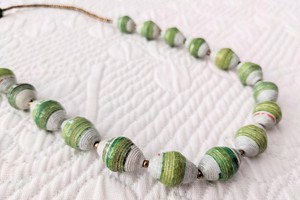 Timeless, chic, sustainable necklace with recycled paper beads "Hellen" from PEARLS OF AFRICA