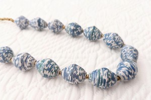 Timeless, chic, sustainable necklace with recycled paper beads "Hellen" from PEARLS OF AFRICA