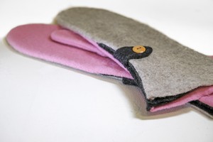 Slim Fit Mittens | ecru, pink & brown wool felt from Pepavana