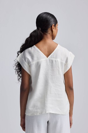 Boxy shirt with Embroidered Lace Detail from Reistor