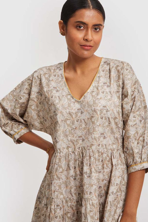 Kimono Sleeve Midi Dress from Reistor