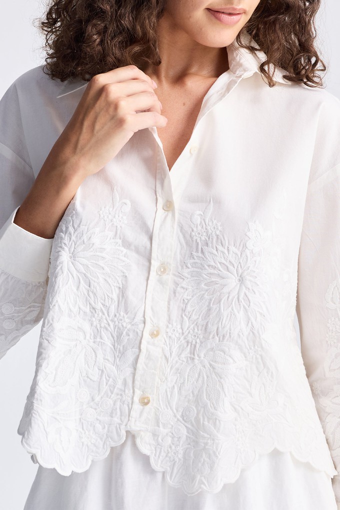 Embroidered Button-up Shirt in White from Reistor