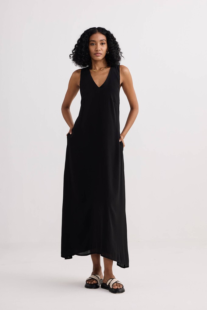 Crossed in Chic Sleeveless Maxi Dress in Black from Reistor