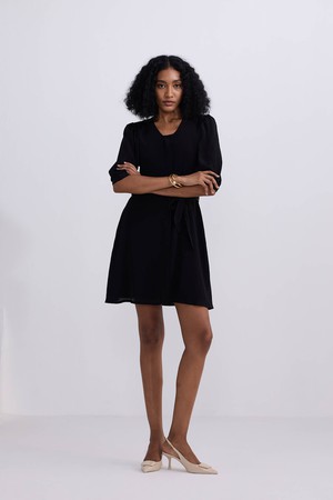 Short Dress with a Waist-tie in Black from Reistor