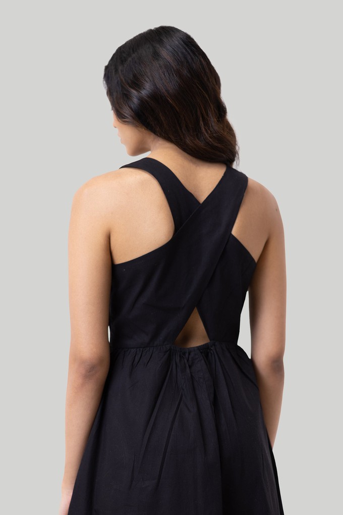 Cross-back Midi Dress in Black from Reistor