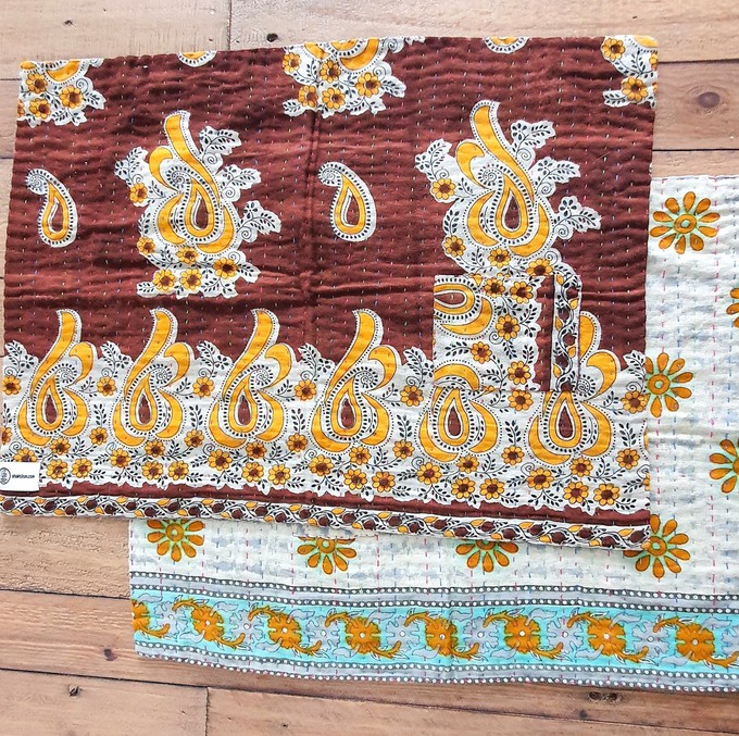 Sari placemats, handmade, set of 2, table mats, reversible from Shakti.ism Sari placemats, handmade, set of 2, table mats, reversible from Shakti.ism