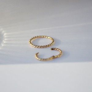 Twisted piercing hoop - Gold 14k from Solitude the Label