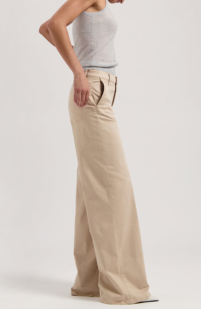 Chelsea Mid Loose jeans sand from Sophie Stone