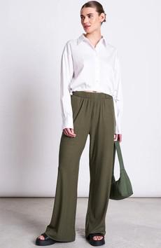 Smilla broek dark olive via Sophie Stone