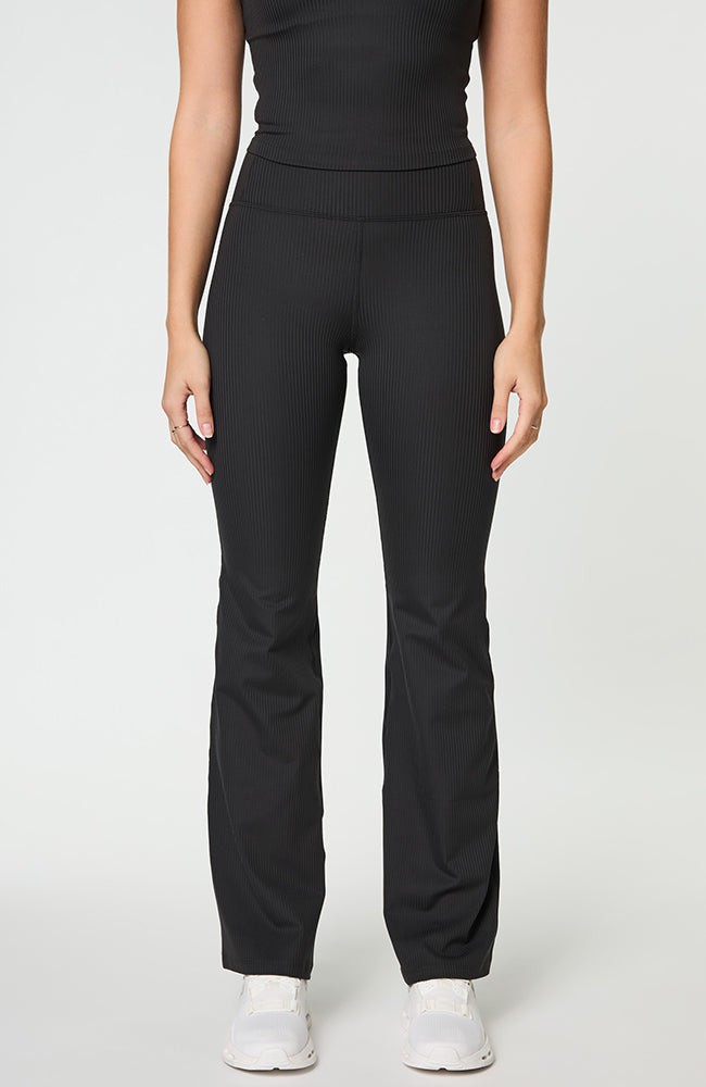 Compressive rib flare legging zwart from Sophie Stone