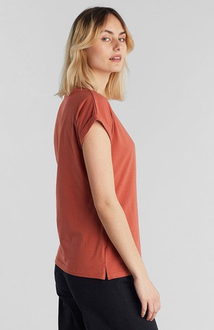 Visby base t-shirt terracotta from Sophie Stone