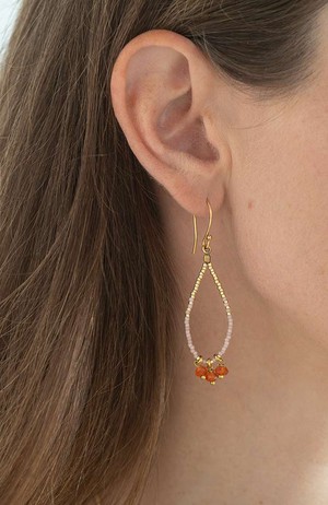 Becoming oorbellen Carnelian Gold from Sophie Stone