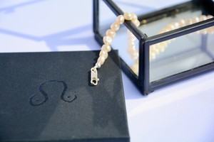 THE SQUIGGLY PEARL BRACELET from squïd studios