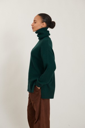 Sweater Line T-Neck Rain Forest from The Blind Spot