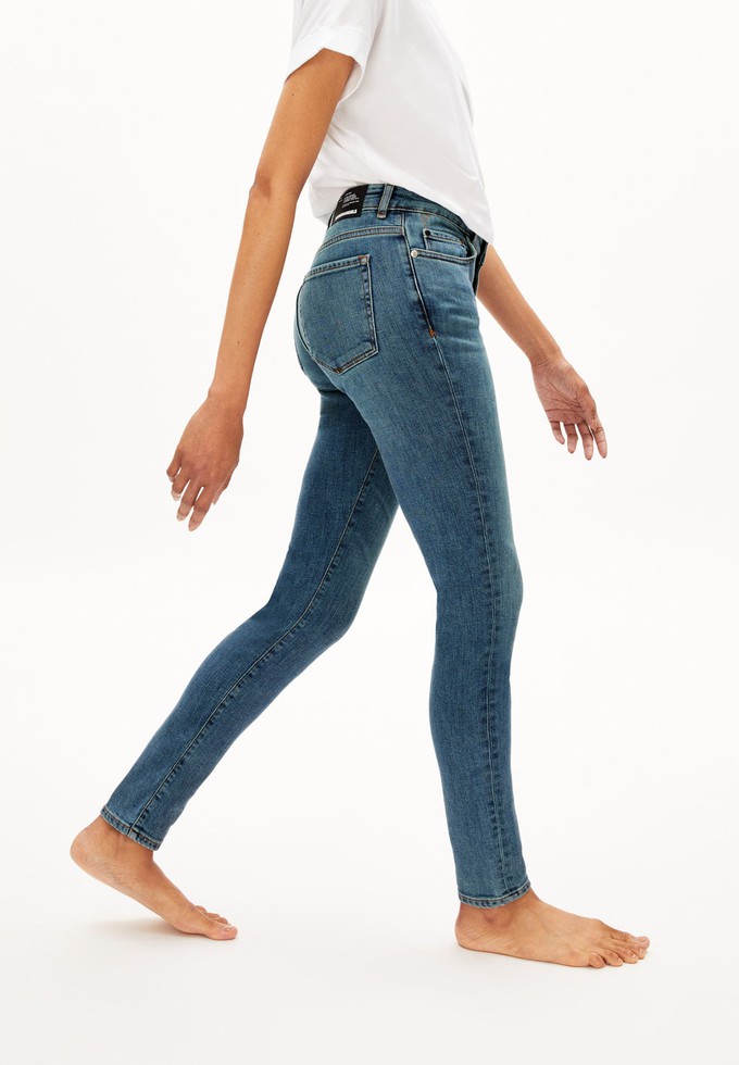 Tillaa Jeans | Mid Waist Skinny | Tinted Blue from The Blind Spot