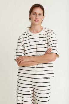 T-shirt Anneli Oversized Tee via The Blind Spot