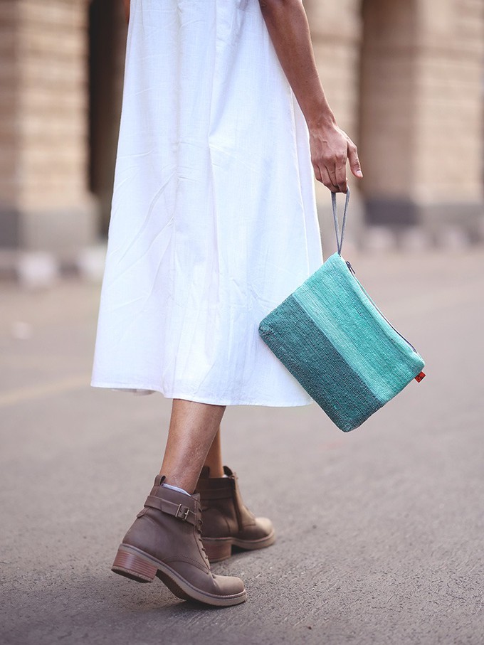 Wrist Clutch – Spearmint from Théla