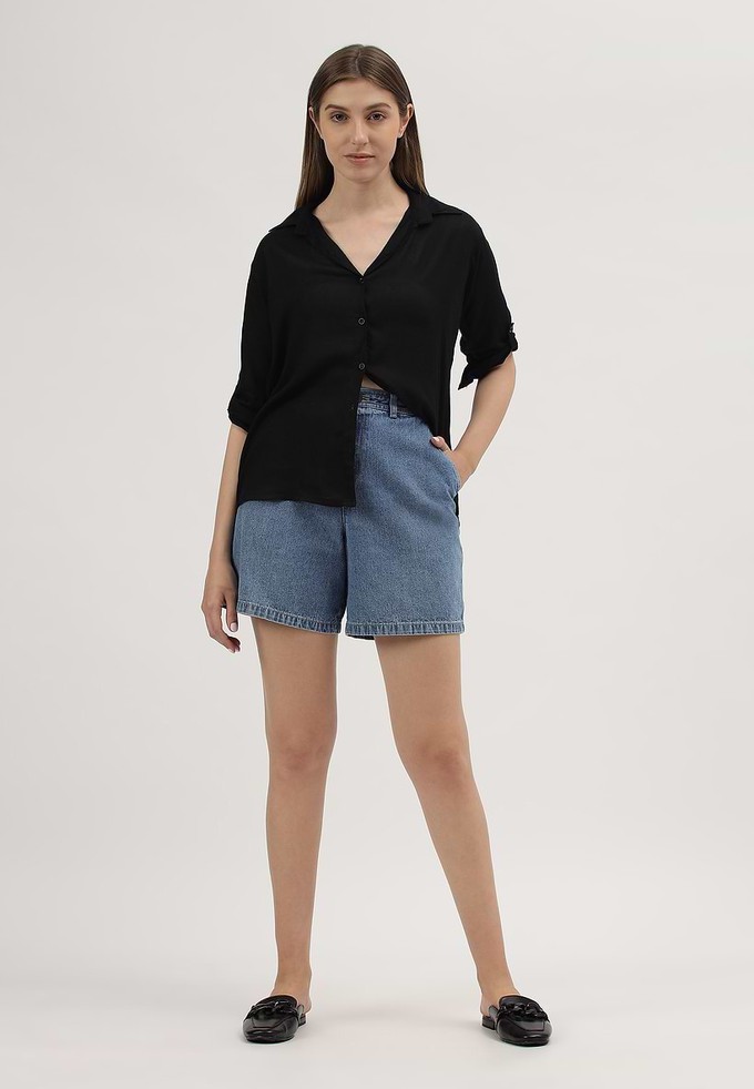 Re.Street Rebel | Gerade geschnittene Shorts mit hohem Bund in Mittelindigo from Un Denim