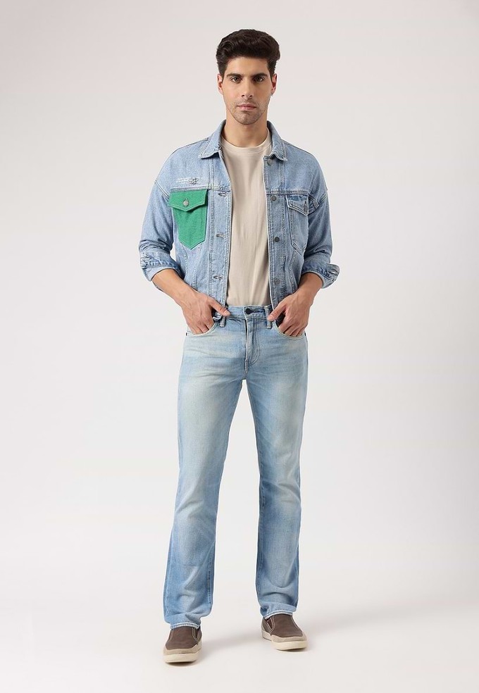 Re.Street Rebel | Schmal geschnittene Jeans mit mittelhohem Bund in Hellindigo from Un Denim