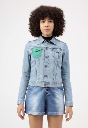 UnCrave Pledge | Helle Indigo-Truckerjacke in normaler Passform from Un Denim