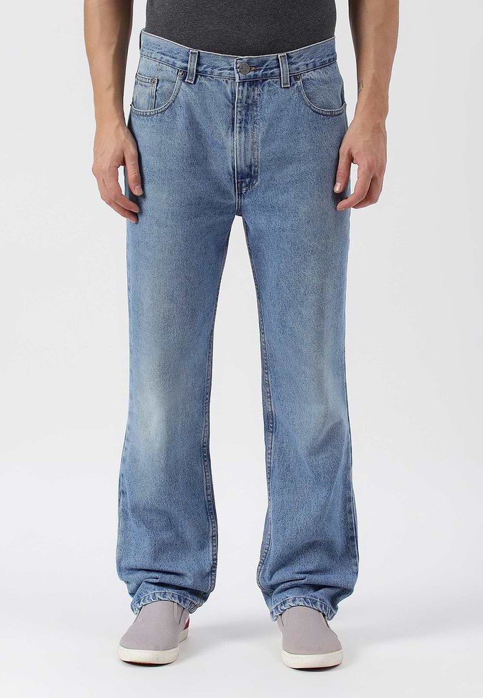 UnExcess Pledge | Hoch sitzende Straight-Jeans in Hellindigoblau from Un Denim