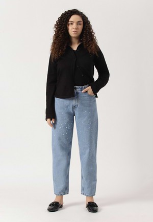 Re.Street Rebel | Hoch sitzende verkürzte Mom-Fit-Jeans in Hellindigo from Un Denim