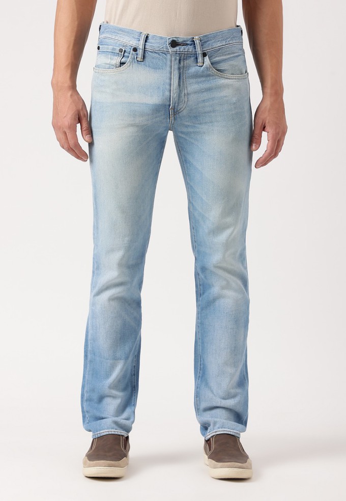 Re.Street Rebel | Schmal geschnittene Jeans mit mittelhohem Bund in Hellindigo from Un Denim