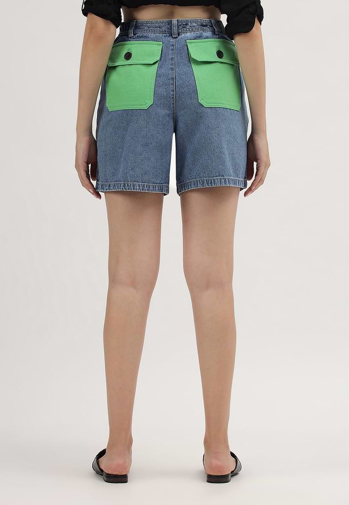 Re.Street Rebel | Gerade geschnittene Shorts mit hohem Bund in Mittelindigo from Un Denim