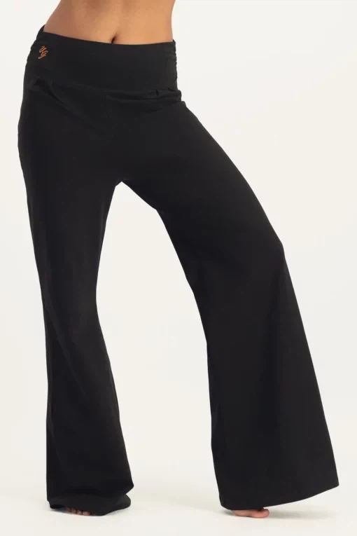 Maeve Wijde Yoga Broek – Onyx Black from Urban Goddess