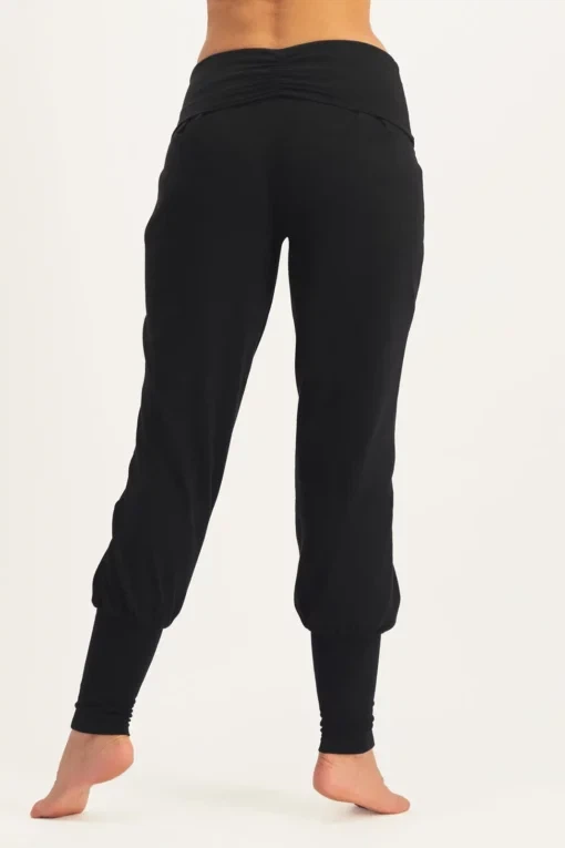 Devi Yogahose – Onyx Black from Urban Goddess