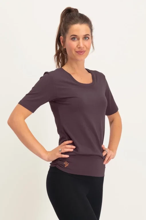 Kami Yoga Tee – Berry from Urban Goddess