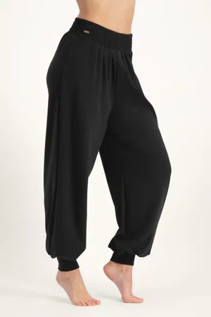 Jaya Yoga Harembroek  – Onyx Black from Urban Goddess