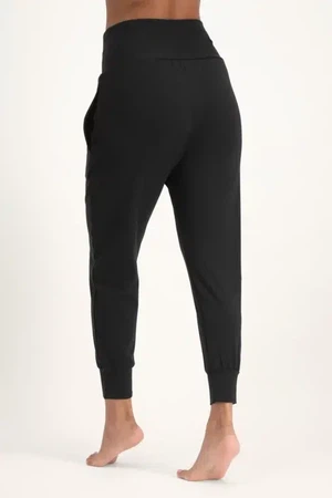 Bhumi Yogabroek – Onyx Black from Urban Goddess