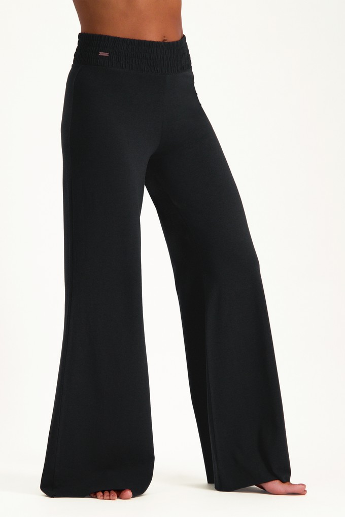 Flow Wijde Yoga Broek – Urban Black from Urban Goddess