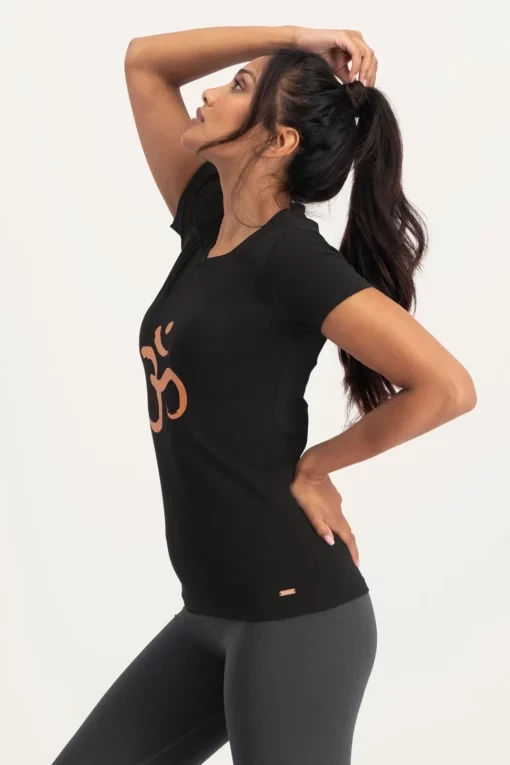 Om Core Yoga Top – Onyx black from Urban Goddess