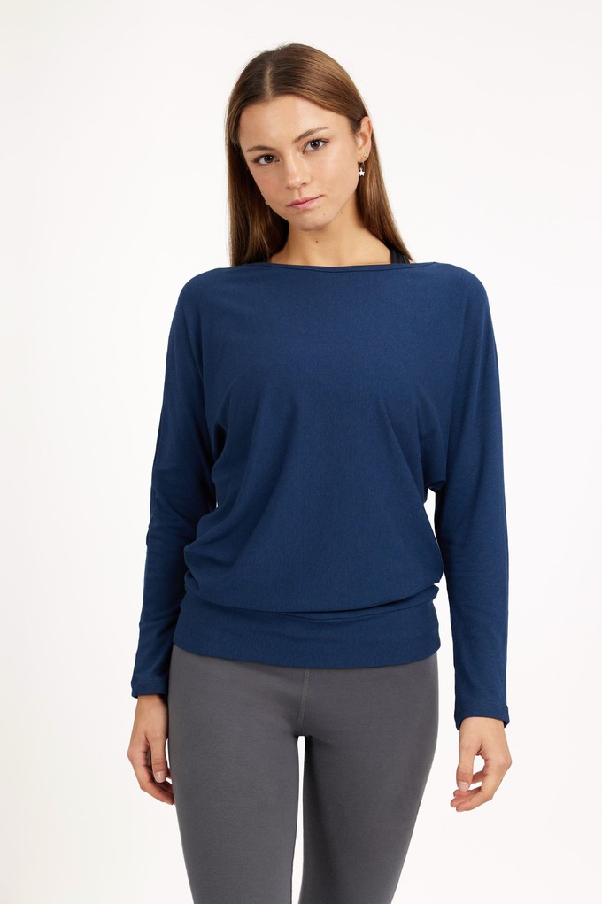 Budhi Langarm Yoga Top – Midnight from Urban Goddess