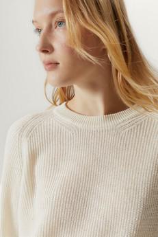 The Linen Cotton Raglan Sweater - Milk White via Urbankissed