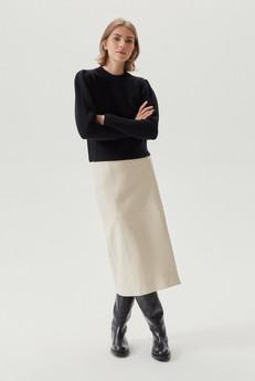 The Merino Wool Sweater With Pinces - Black via Urbankissed